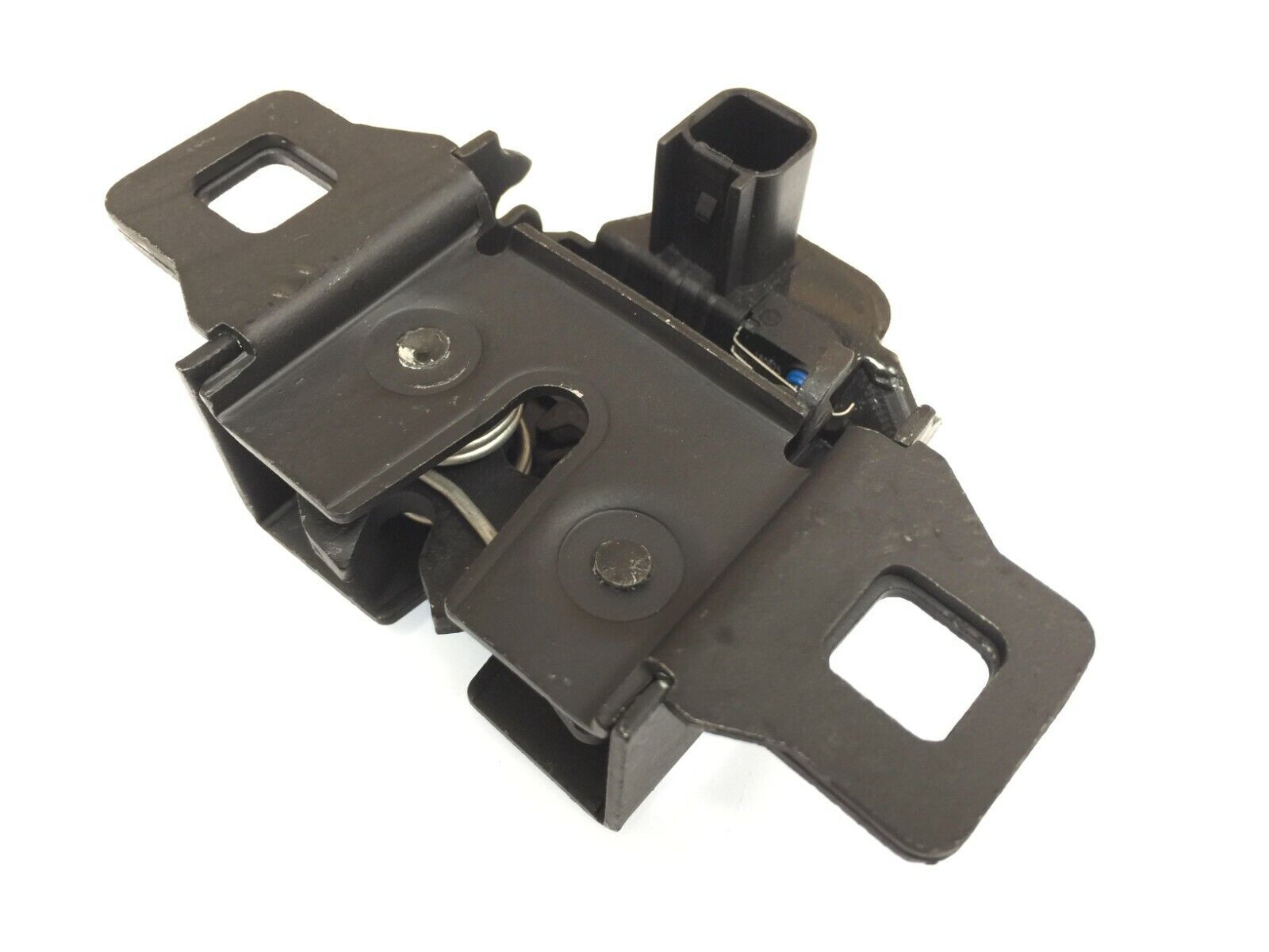 Kaput Swici ( Wıth Sensör ) ( Kilit İle Birlikte )-Yue500150 H-Yue500090-Lr024358-Lr041431-Lr054331-Lr065340-Lr123518-Lr125366-Lr138826-Lr173841-535123508-T2h57203-T2h46527-T2h41589-T2h41158-Jde36371-C2d27159-C2d18250-C2c33902-C2c4646